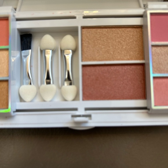 Claire's Daybreak Eyeshadow Palette - Pink, Orange, Gold - Picture 11 of 15